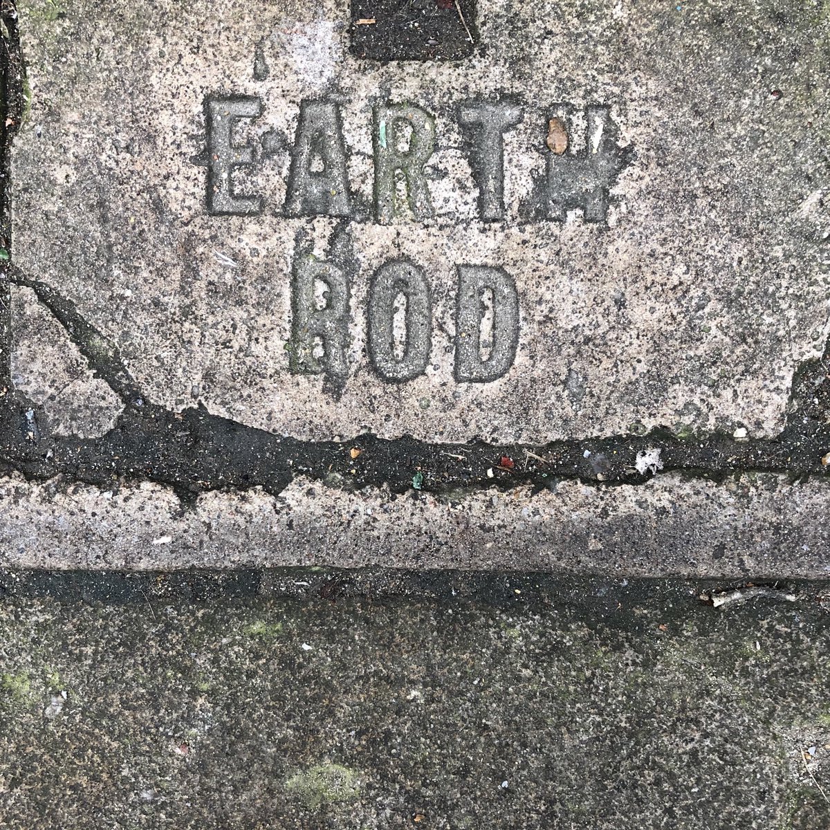 joannaofottawa's tweet photo. Earth Rod in Rainham, Essex. #EarthRod #Essex #PavingStones #Rainham https://t.co/MDitm7MmKA