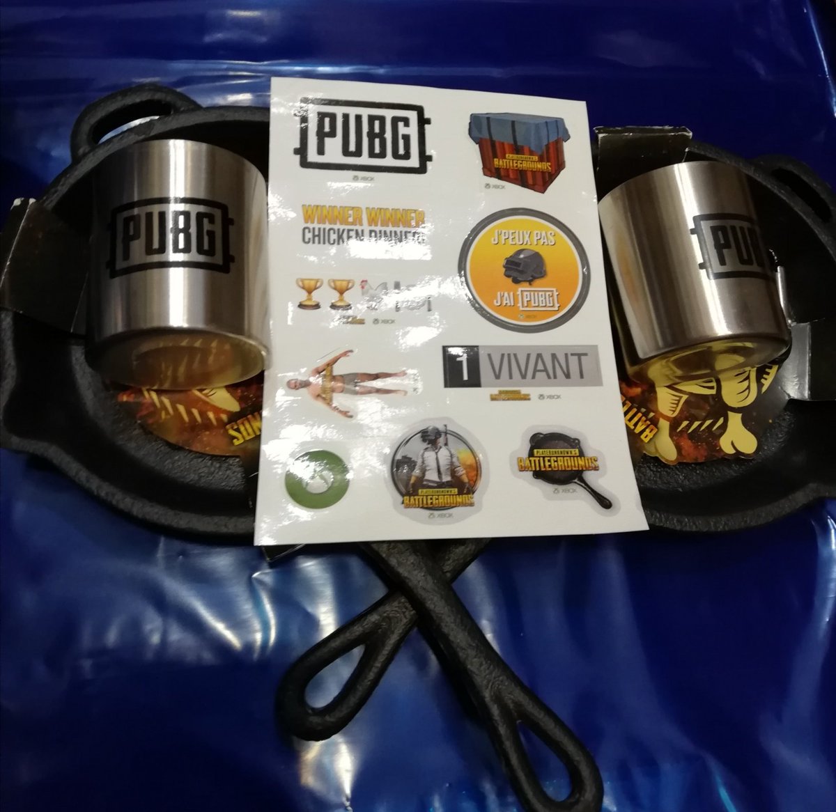 Ptitc0quelicot's tweet photo. Ce soir pour remercier mes abonnés, à l'occasion du tirage au sort du tournoi Event pubg et de la finale du Scrim, j offrirai un mini kit composé d une Batée, une tasse, et une plaquette de stickers 😍💖
Tirage au sort en direct sur la chaîne ! https://t.co/9vBwjwRcp3 https://t.co/KJOQD3zK2W