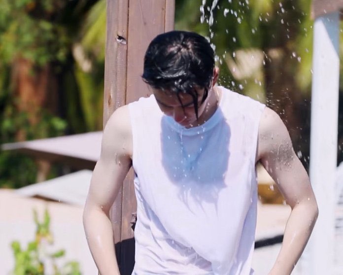 I’m proud of myself for waiting until  #ThirstyThursday to add to this thread   #WangYibo  #wetyibo