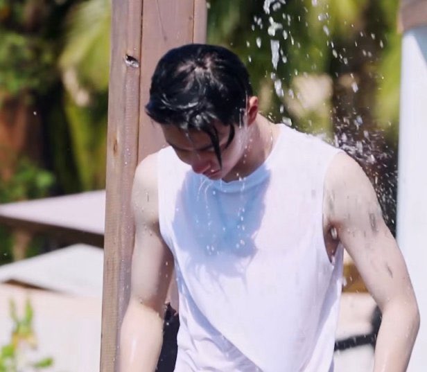 I’m proud of myself for waiting until  #ThirstyThursday to add to this thread   #WangYibo  #wetyibo