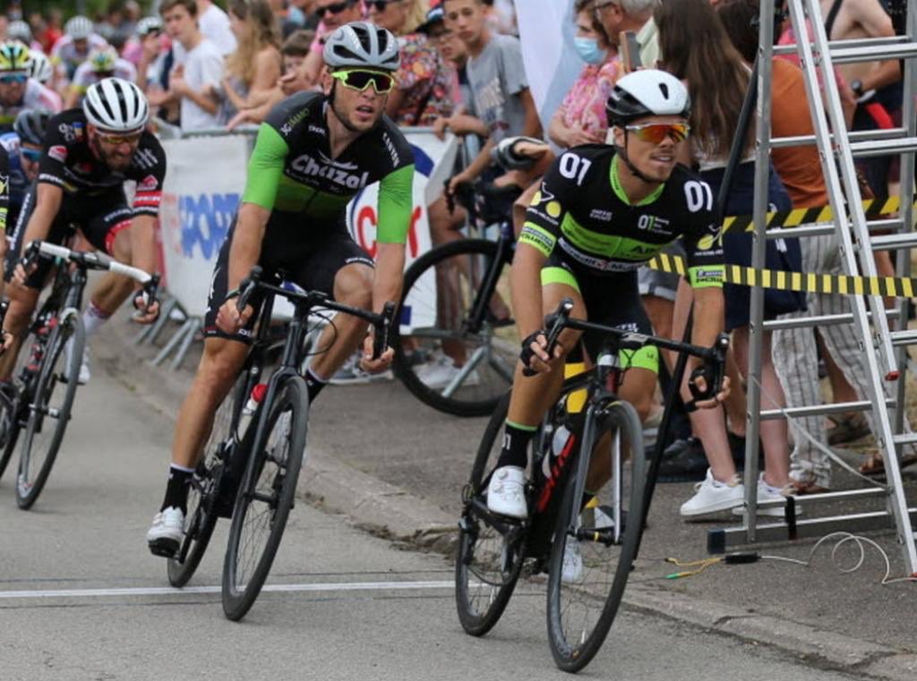 💪 Pour sa reprise sur route, <a href="/chainelsteve/">Steve Chainel</a> n’est pas passé loin de la gagne ! 

Cinquième à Eckwersheim, il termine 2e du Prix d’Authoison, battu au sprint par Romain Guillot. Encore rapide l’ancien... 😜

#CXIsComing l #CrossTeamLegendre
