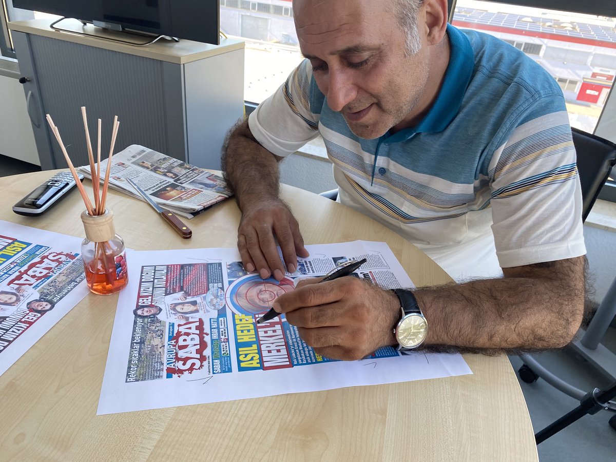 ibrahimtas023's tweet photo. #Frankfurt #Sabah #Gazetemizin #merkezinde #yarın çıkacak sayımızın #baskı öncesi sayfaları kontrol ederken @ismail_erel @CemilAlbay @sabanarslan @Sabah @Sabahavrupa @Almanya https://t.co/WeUvGRHiHt