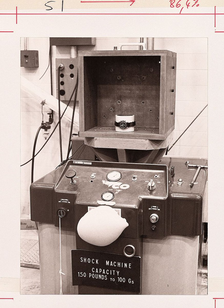 Cette montre fut choisis parmi 10 concurrentes de marques différentes à l’issue d’une batterie de 11 tests où notamment la montres était chauffé à 70°C pdt 48H puis à 90°C pdt 30 minutes, elle devait résister au vide, à de très fortes vibrations, à de violents chocs et plus.