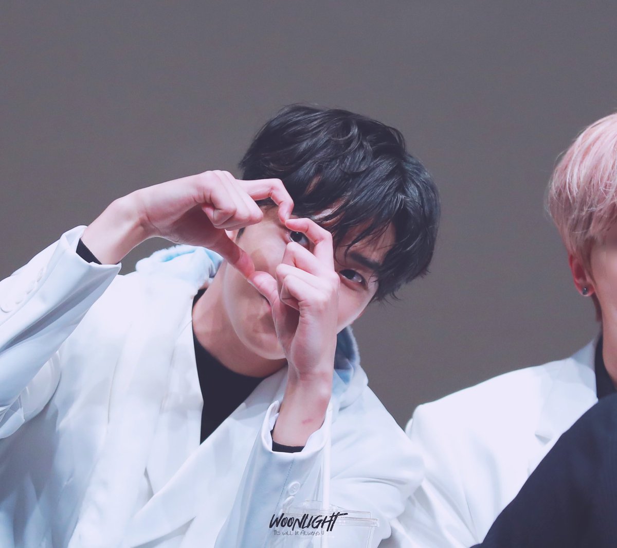 woon_light87's tweet photo. 석우야, 오늘은 온 우주에서 누구보다 사랑받고 행복한 주인공이 되길 바래❣️

#HAPPYROWOONDAY
#떼구르르_우리에게_온_로운
#로운 #ROWOON #김석우 
@SF9official https://t.co/0bnHngb3yL