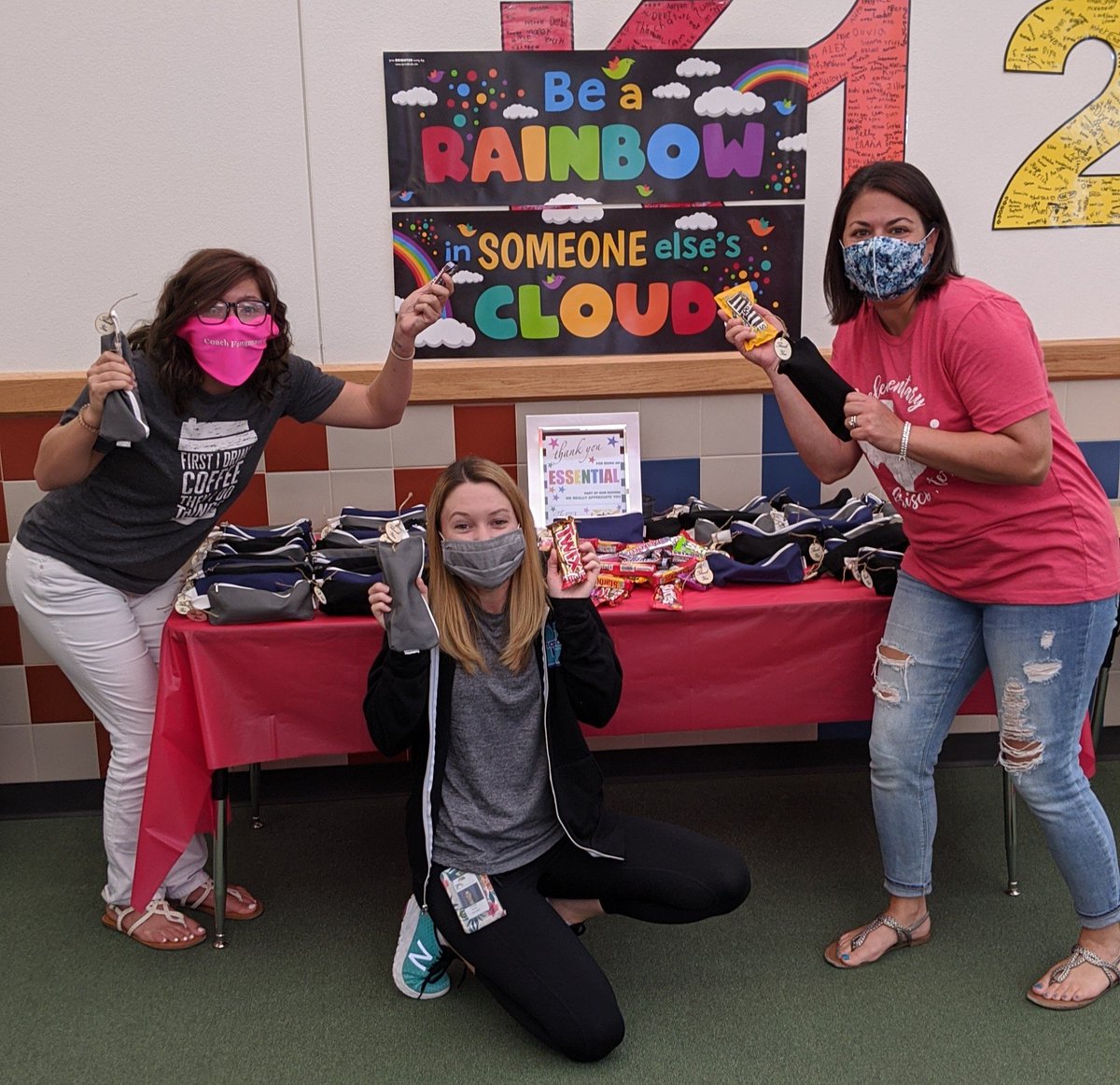 NicholsReads's tweet photo. Nichols loves our @NicholsPTA  Thank you for the goodies! @nicholsfrisco https://t.co/AYgrnVEh5e