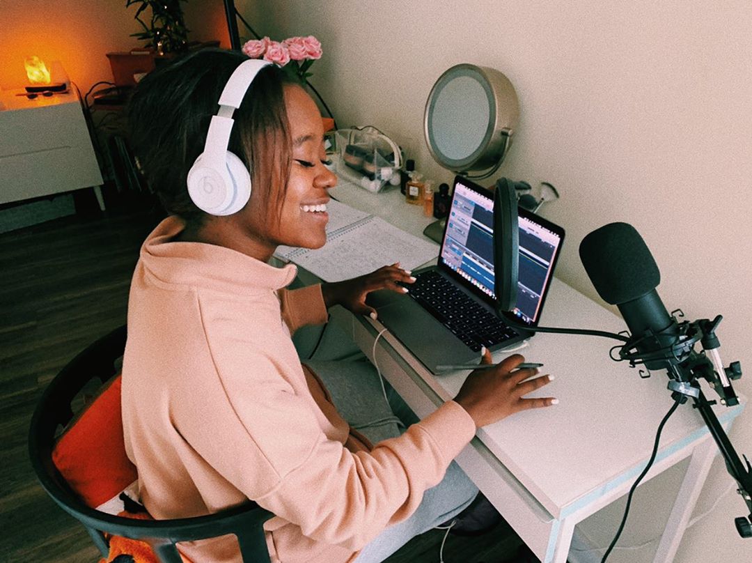 UDelaware's tweet photo. Rising senior psychology and behavioral sciences double major Shay Smith wanted to make the most of her time #UDFromHome, so she put her knowledge to the test by launching a podcast sharing credible mental health & self-esteem advice to her audience. https://t.co/O719U1zD2u https://t.co/e1wnhYHMsK