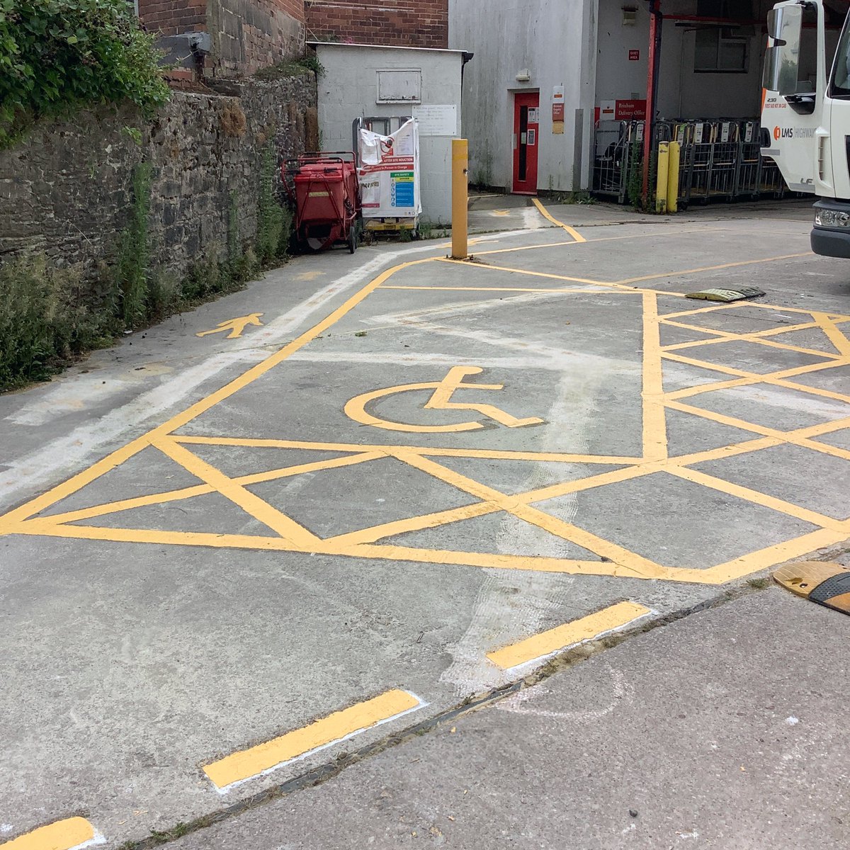 LMSHighways's tweet image. Always lovely to receive positive feedback about our crews.
Royal Mail, Brixham - Thank you for a very professional service! 5/5⭐ 
 
#LMSHighways #linemarking #lining #safetymarkings #walkways #devon #customersatisfaction #customerfeedback #feedbackculture #staffappreciation