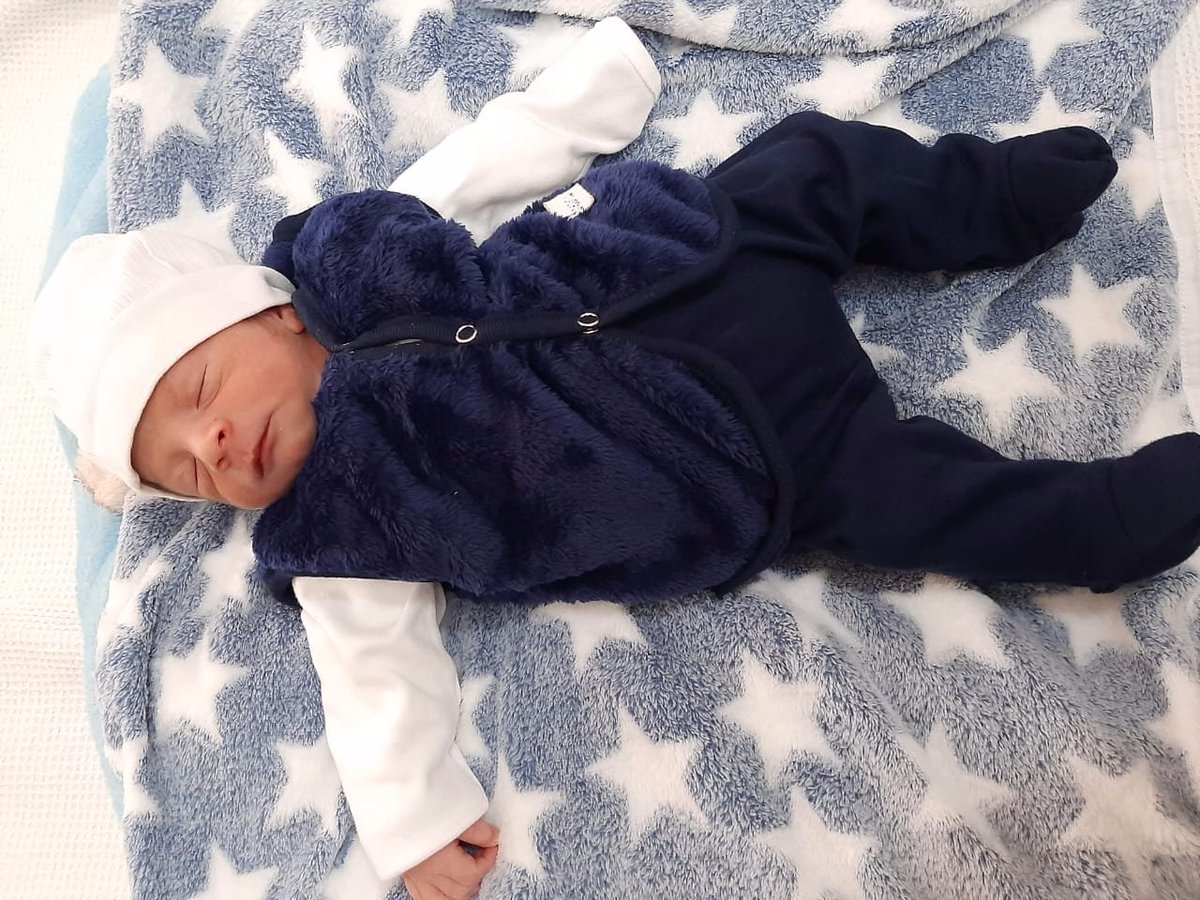 Antoolerda's tweet photo. El es Tobías Benjamin Bustos, nacio el 6 de agosto a las 00:04 de la madrugada. Peso 2,750 kg. Llegaste en el momento mejor momento de mi vida, cuando más te necesitaba mi hermoso bebote 💙💙.. https://t.co/dicLt71hYy
