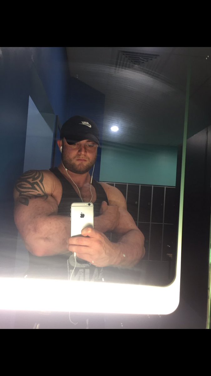 Musclehead96's tweet photo. Fill it while my muscles grow. Bigger I am the harder I dominate. Pay up beta bitches.     https://t.co/IQ5SQRAcRW    #findommaster #findom #bisexual #gay #muscledaddy #Alpha #paypig #paypiggies #bdsm #Dominance #domination #betabitches https://t.co/sHaPcndFN8