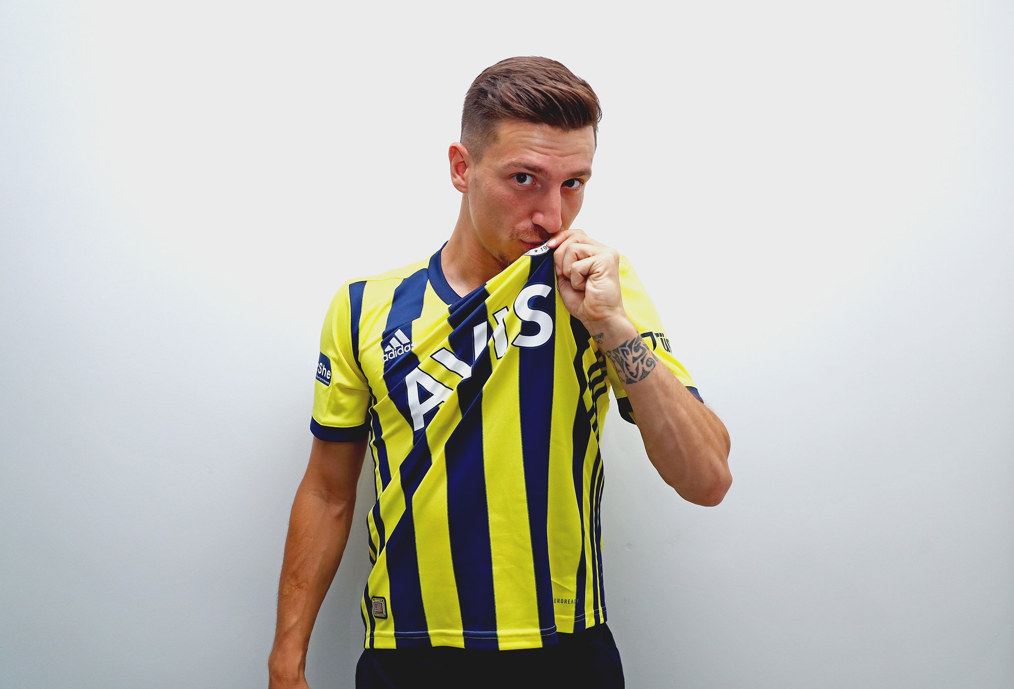 Son Dakika | Mert Hakan Yandaş resmen Fenerbahçe'de! Galatasaray'a göndermeli paylaşım...