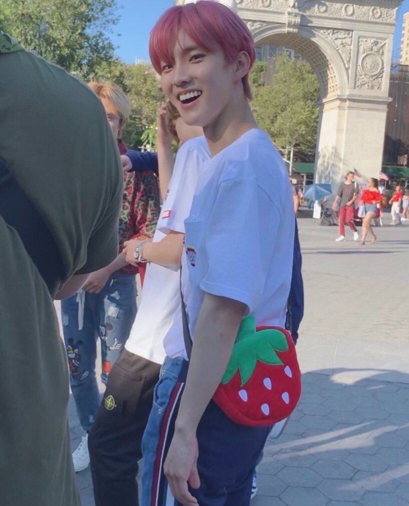 strawberry bag changmin  can he be any cuter please i'm soft 