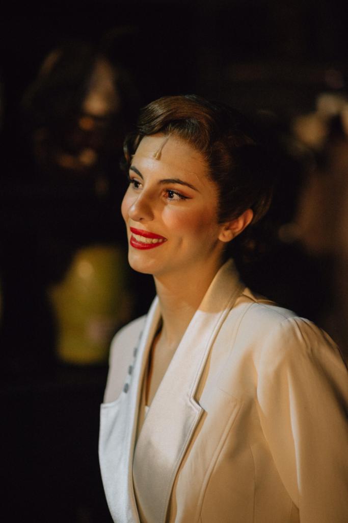 Los actores principales llevan dos micrófonos por si uno de ellos se estropea. Así siempre se les escuchará por el otro! #secretillos #losmicrostambientienencover #osechamosdemenos