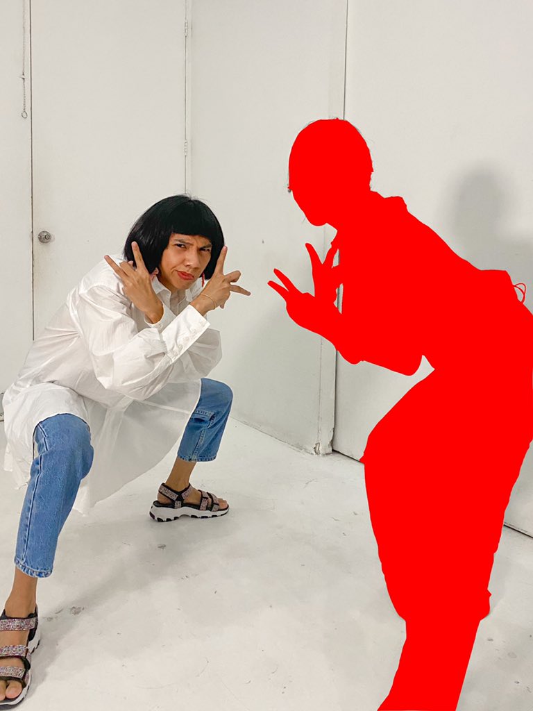 Abangan niyo po BUKAS ang collaboration namin ng isa sa mga nainspire ko sa industriya. Sobrang dream come true to for her kasi sabi niya super fan ko raw po siya. I’m so happy to be inspiring the young FRESH talents with my CONFIDENCE! XHNZ!!!
Sino po kaya sa tingin niyo ito?