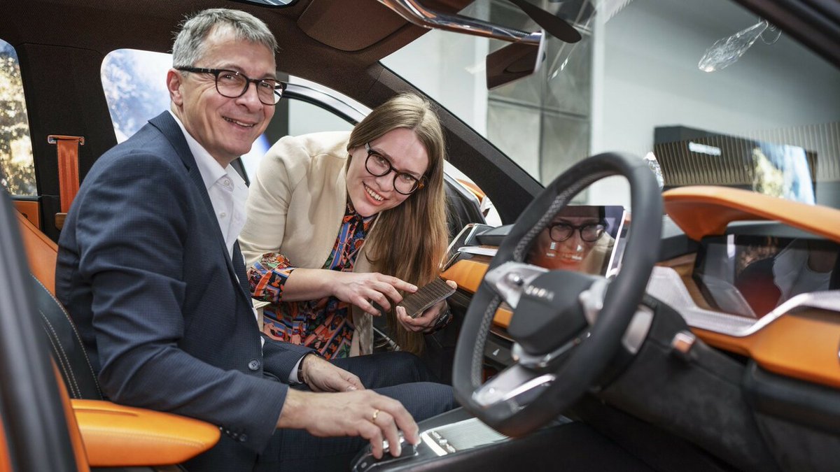 skodaautonews's tweet photo. Caroline Liehr, head of the #SKODA DESIGN studio in #Pune, is working on adapting ŠKODA’s design language for India. 🇮🇳 The striking orange #VisionIN, unveiled in February, provides a first glimpse of the direction the Czech brand is taking. Read more ➡️ https://t.co/qcOkSUEBeC https://t.co/ZDX3kUTIdB