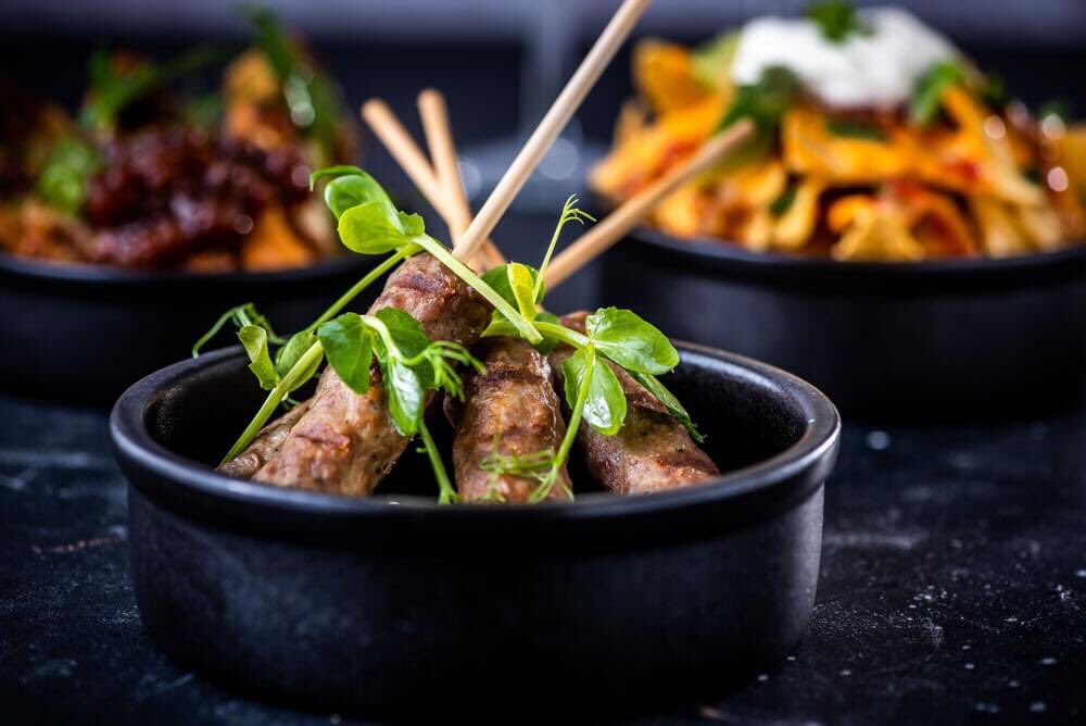 In need of some 'Light Bites'?

This is our new succulent Lamb Kofta Skewers served with a minted soured cream 🤤

Mix and match 3 small plates for £11*