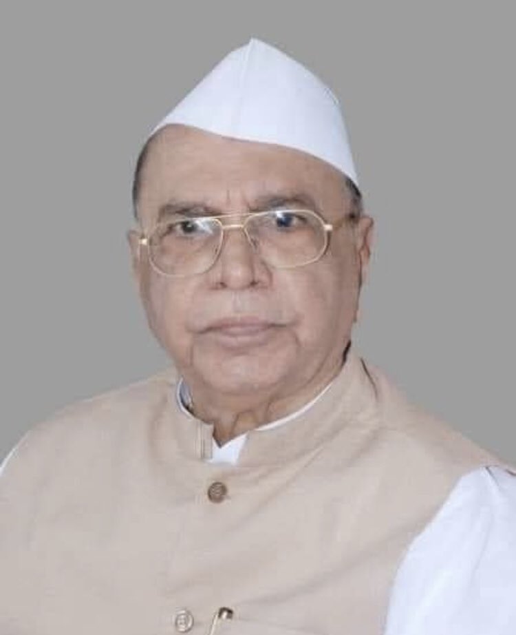 ChitraKWagh's tweet photo. महाराष्ट्र राज्याचे माजी मुख्यमंत्री डॉ. शिवाजीराव पाटील निलंगेकर यांना भावपूर्ण श्रद्धांजली ! @BJP4Maharashtra https://t.co/smIsXk1UFe