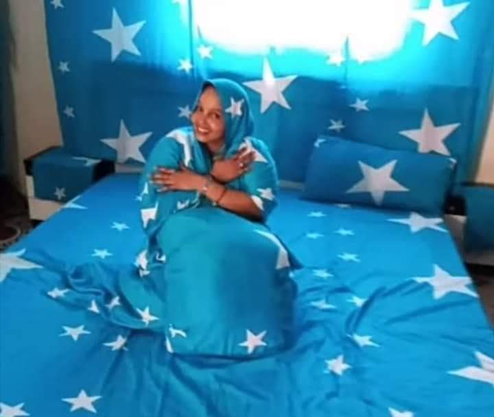 biif5000's tweet photo. A mother of 3 children was arrested in #Hargeisa #Somalia after her photo circulated in social media of her bedroom displayed with somali flag authorities destroyed her furniture too.. https://t.co/5NcolefsFq