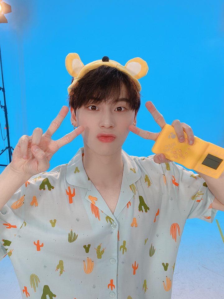 [#김태우]
온도차💛💙

#원더나인 #1THE9
#KIMTAEWOO
#GoodBye1THE9 #세어봐