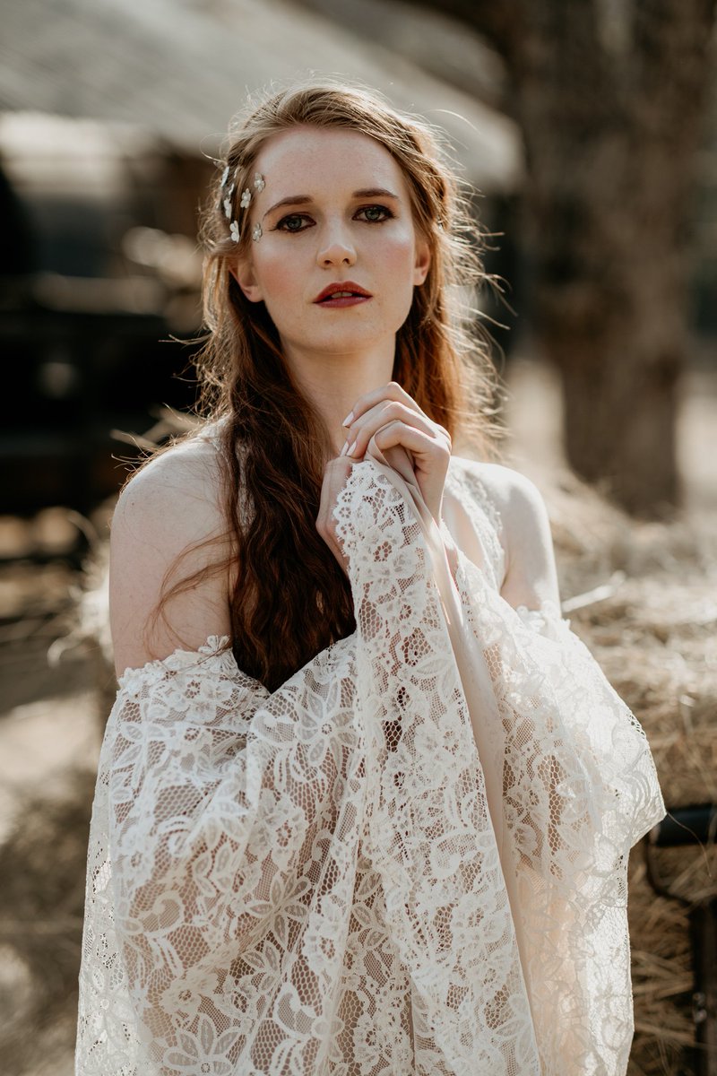 SteeleModels's tweet image. Boho Styled Bridal shoot.
Photographer 1: @moonracoonweddings
Photographer 2: @hellolove_photography
Makeupartist: @makeup_bymonique
Models: @daneventer_25 
@nastascha.janz
@zanllie_s
Venue: @blackhorser98
Flowers: @dreamcanvasevents
Dress: @new_romantics_couture