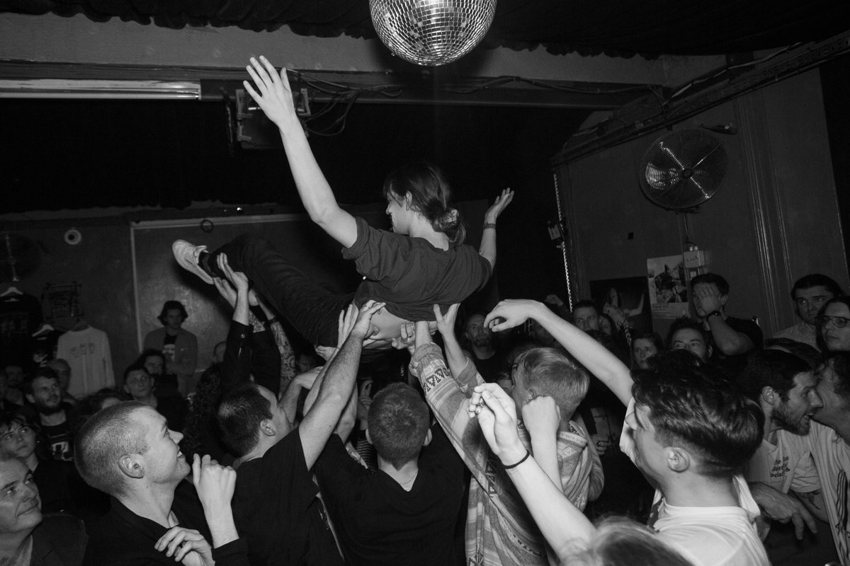 A small reminder to VOTE DITZ in <a href="/GreenManFest/">Green Man</a> Rising competition 🌪 Give us a vote, drop us a message + we’ll enter you into a draw to win a 5 Songs 12” vinyl + tee 🔥 

VOTE DITZ: bit.ly/GMRISING

Pic courtesy of @jamiemacphotos