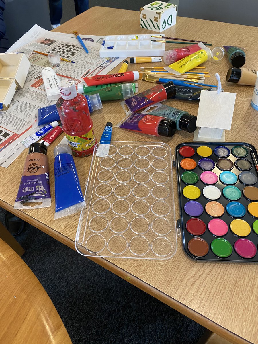 OrchidWard's tweet photo. Some Arts &amp; Crafts this morning - painting jewellery &amp; bird boxes #art #painting 🐦 🦅 🌸 🖼 🎨 https://t.co/Mw0pW8T6vb