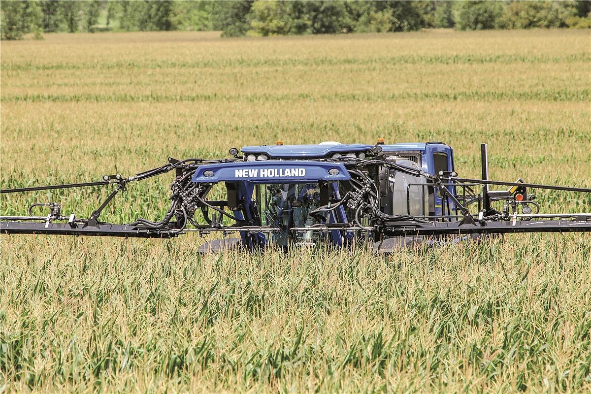 Watch the Guardian™ front sprayer with 76-inch clearance spray late-season corn in this video: bit.ly/3gt2bYN