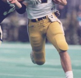 CaptainCons's tweet photo. Retweet for awareness if you are old enough that you played football at some point when knee pads and thigh pads were the same size https://t.co/hT0yRogf0H