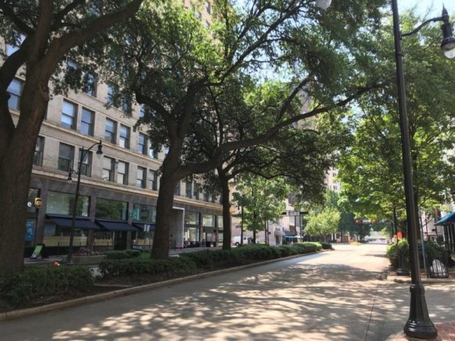Downtown #Birmingham Boosters Eye 'Refresh' of 20th St., Linn Park <a href="/cityofbhamal/">City of Birmingham</a> <a href="/REVbham/">REV Birmingham</a> <a href="/randallwoodfin/">Randall Woodfin</a> ow.ly/9XOI30r2VcB