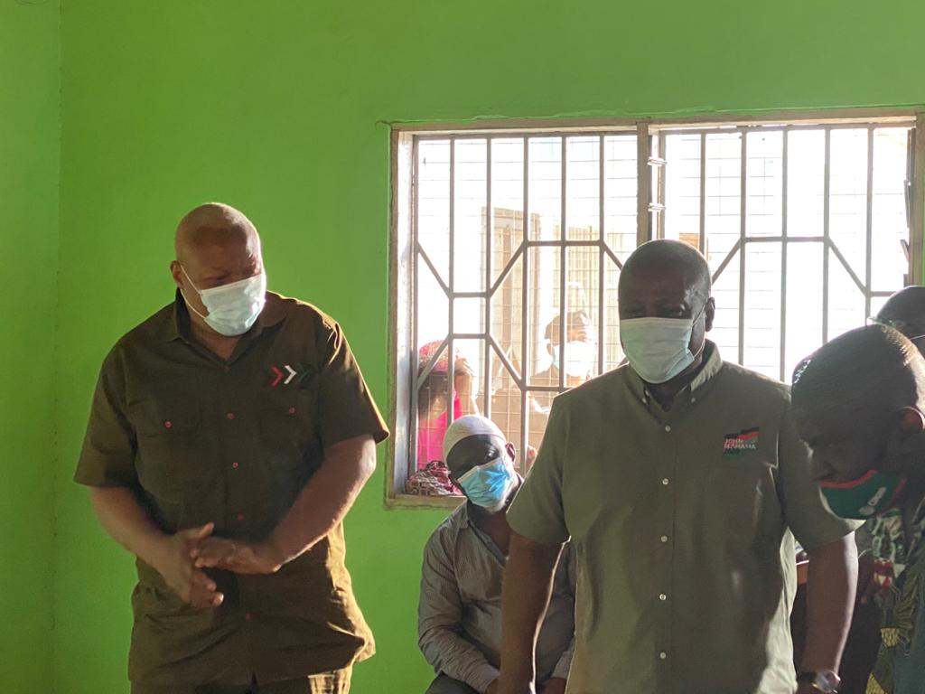 MahamabaD's tweet photo. Flagbearer of the NDC, H E John Dramani Mahama accompanied by the NDC 2020 Campaign manager, Prof Alabi Joshua and other party stalwarts paid a courtesy call on the Sawla Wura today.
#JohnAndJane2020
#ResueMission https://t.co/PI1UtsdaGU