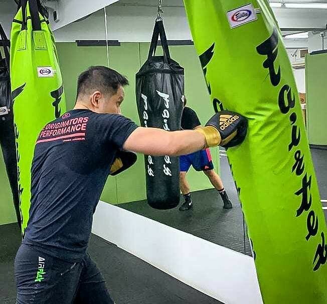 monarchymma's tweet photo. Repost @adrianc_photos 👉 "If you have to go down, at least go down swingin'. Heavy bag session at @monarchymma"
⠀
🥊 Did you know? Hitting a punching bag produces a response in your body that helps to relieve tension.
⠀
🥊 Boxing, especially in a g… https://t.co/QIXUarsIbU https://t.co/htRlP9cfW9