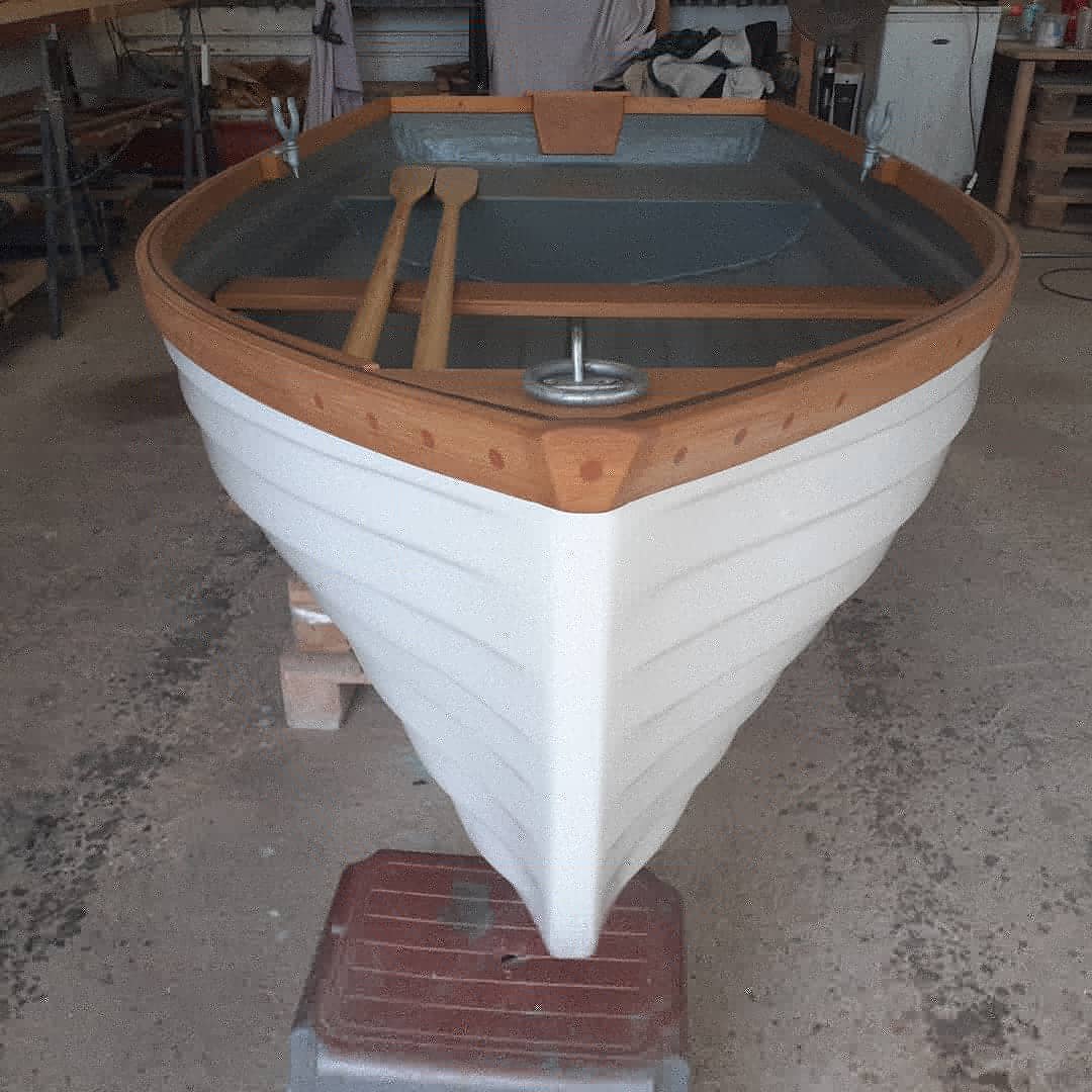 SedgemoorBoats's tweet photo. This SB290 is now finished and on it's way to the Humber where it will be the tender to the owners fishing boat. #rowingboatbuilder #rowingboats #yachttenderbuilder #yachttenders #pondsandlakes #Somerset https://t.co/gIk19cOBxt