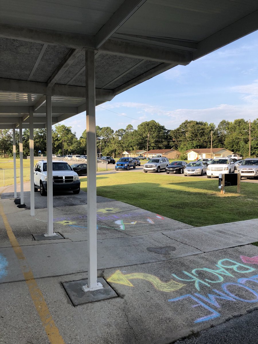 PecanPark's tweet photo. Car rider line is flowing this morning. Thank you parents for bringing your students back!! https://t.co/uQGdXzJlpT
