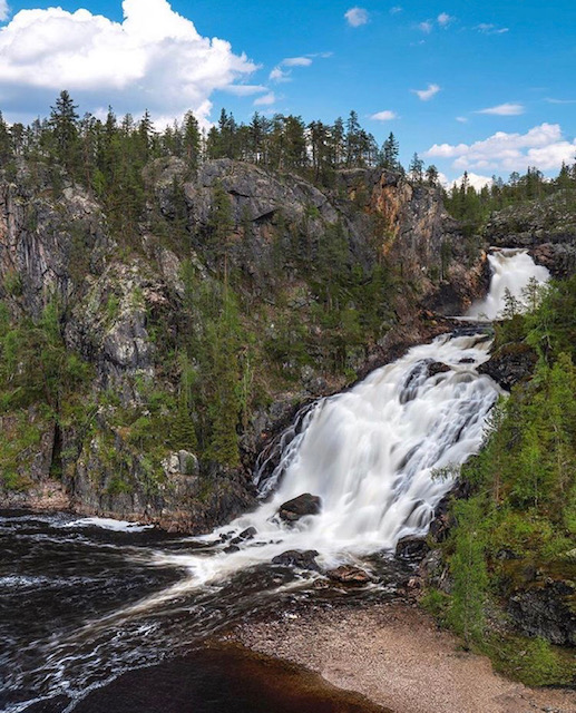 LiebManagement's tweet photo. Deze zomer.
Op zoek naar bergen, rivieren en watervallen.
Client: @swedishlapland 📷 @winbjorkphoto
#swedishlapland #lifeinswedishlapland #landscapephotography #landscape #nationalpark #elementsofwild #cityscape #stayandwander #exploringtheglobe https://t.co/QOIzLXLwag