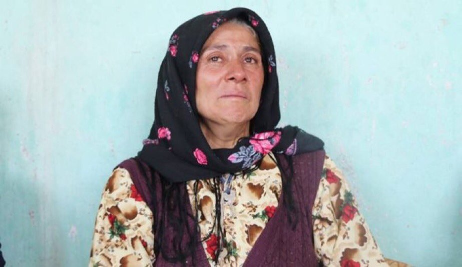 solcugazete's tweet photo. Bir uzman çavuşun ‘20 gün boyunca tecavüzüne maruz kalan’ İ.E.'nin annesi: “Neden seçim süreçlerinde oy toplamak için ev ev, köy köy dolaşıyor da kurumundan suç işlendiğinde kapımızı çalmıyorlar ? Kızımın bir oy kadar değeri yok mu ? Nerede Adalet Bakanı ?” https://t.co/1Db2HbeiUT