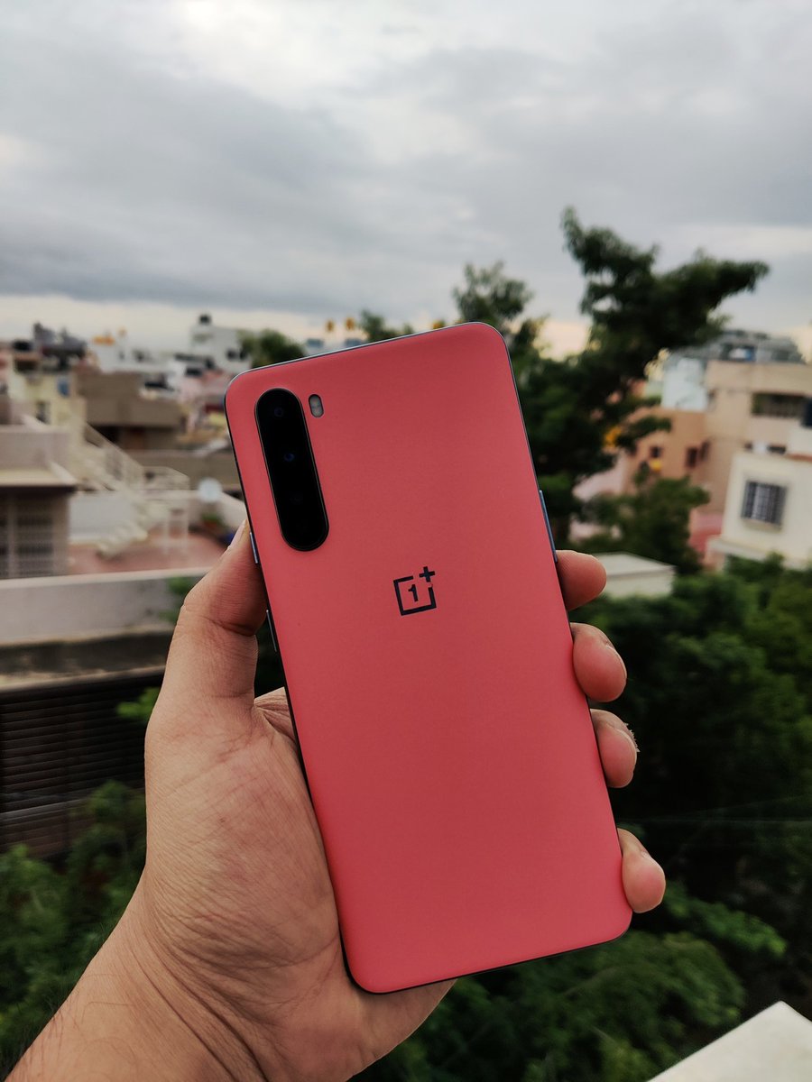dibyajyoti's tweet photo. Damn that sunset red on the #OnePlusNord ❤️ @dbrand https://t.co/Gt8CWEp37I
