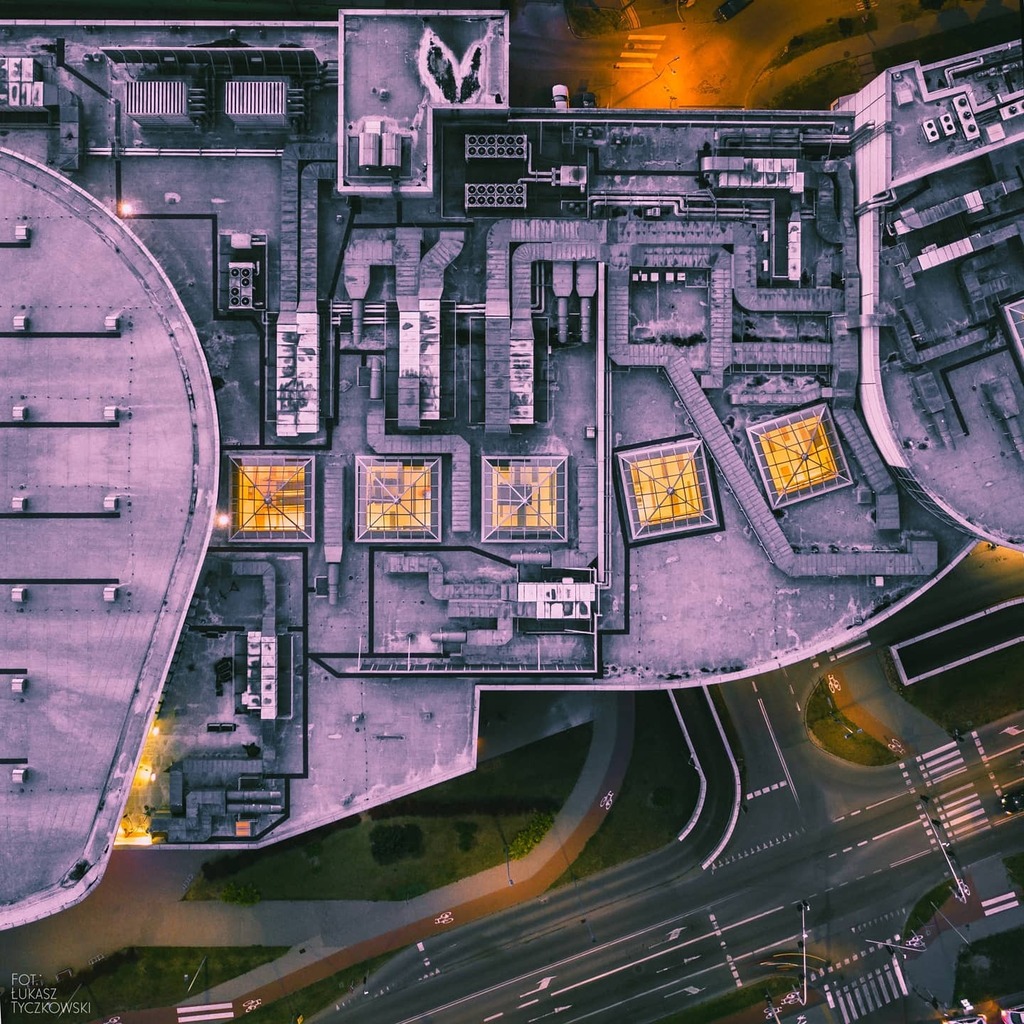 DroneUpPL's tweet photo. They are already here 👽
#Suwałki
#suwałkiplaza
#architecture
#architecturephotography
#architektura
#topdown
#topdownview
#topdowndroneshots
#droneart
#dronearchitecture
#droneup
#dronephotography
#aerialphoto
#zlotuptaka
#polska_w_obi… https://t.co/U81jFCIec1 https://t.co/87IzpMfwhL