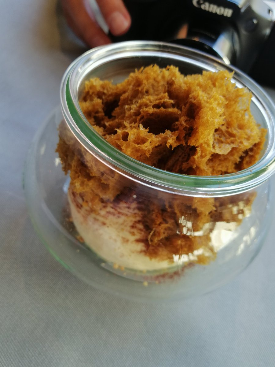 LaConsiglieria's tweet photo. .@mokologue -
...e poi arriva lui: quello classico (protocollato da #lebeccarie di Treviso dove si mormora sia nato) e quello sbagliato (con un innesto di gelatina di prosecco)...@viaggimperfetti che te ne pare? Io ho cercato di non far torto a nessuno: #composti e #scapigliati https://t.co/vOyicFGhdT