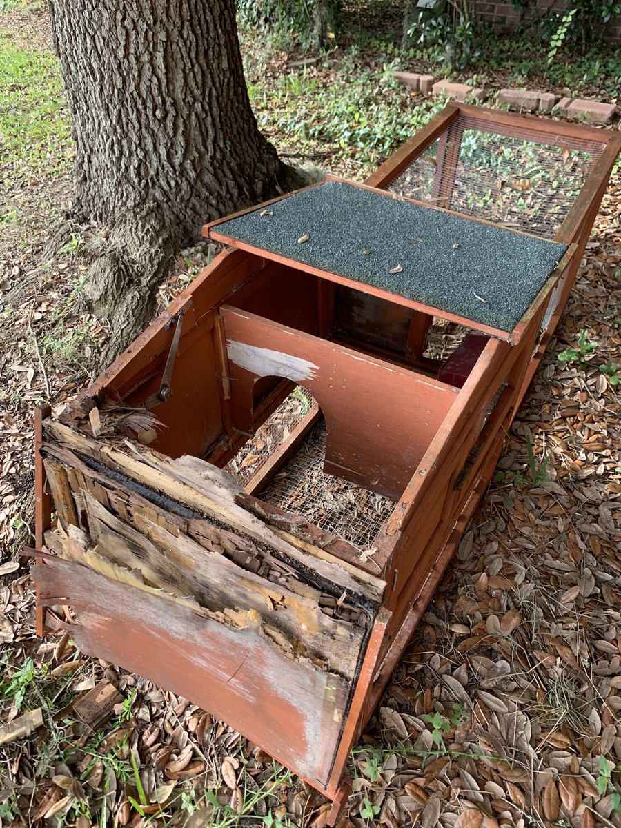 Jessica07414492's tweet photo. Looks like Trixie’s home donated by Bramlett Electric saw its last year! @KimFarrow9 https://t.co/GmCWA5RwnU