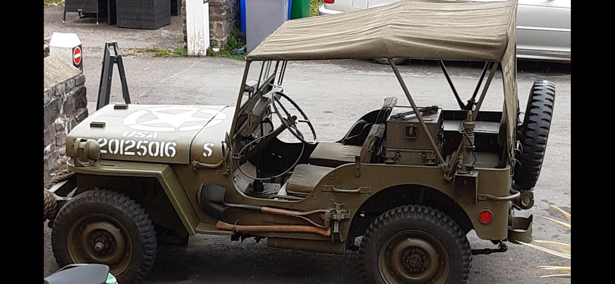 Ford / Willy's jeep parked on Porlock Weir. https://t.co/2pHVm6aMou