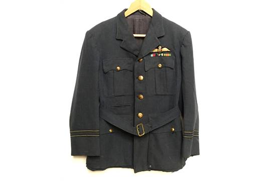 Caroline79's tweet image. Colin ‘Hoppy’ Hodgkinson lost both legs in an air accident in 1938 but he felt rehabilitated by his #WW2 RAF uniform. ‘Air Force Blue, at that time the most famous colour in the world …My God! Nothing could stop me now. I was irresistible!’ #KittedOut thehistorypress.co.uk/publication/ki…