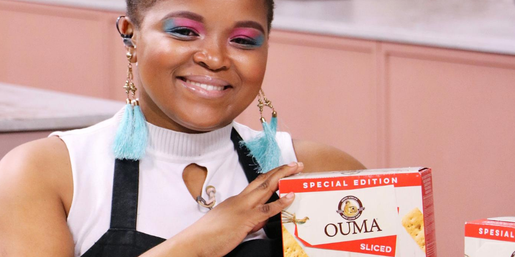 AfternoonChat's tweet photo. Congratulations Mapule Makau! We loved you & your daughter's adorable #OumaRusks dipping time photo so much so that we want to send a stunning Smeg Kettle & R2500 Ouma Rusks Hamper your way.
#AnyTimeIsDippingTime #AfternoonExpress https://t.co/gV58DiAjTc