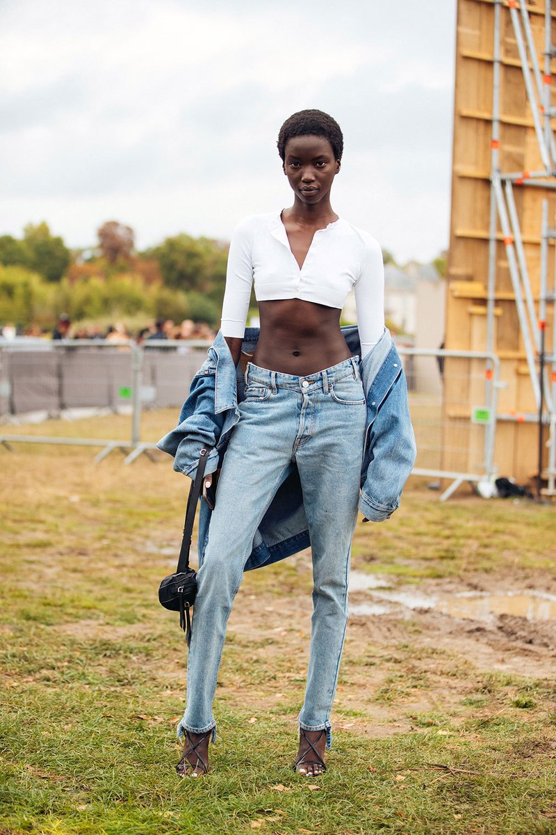 FianceModel's tweet photo. Anok Yai Street style at Paris Fashion Week SS20
#Anok Yai #street #style #fashionbook #fashion #model #pfw #ss20 https://t.co/JTvmacOHHZ