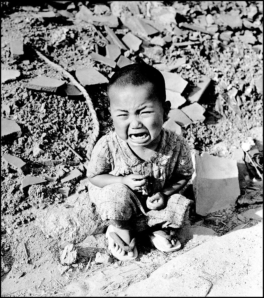ajplus's tweet photo. #Hiroshima is marking the 75th anniversary of the world's first nuclear attack — a U.S. atomic bomb dropped during WWII.

It destroyed nearly everything within 1.2 miles.

It killed 140,000 people, 40% of the city. Many later died from radiation with an est. 300,000 total deaths. https://t.co/GeboAZzw7y