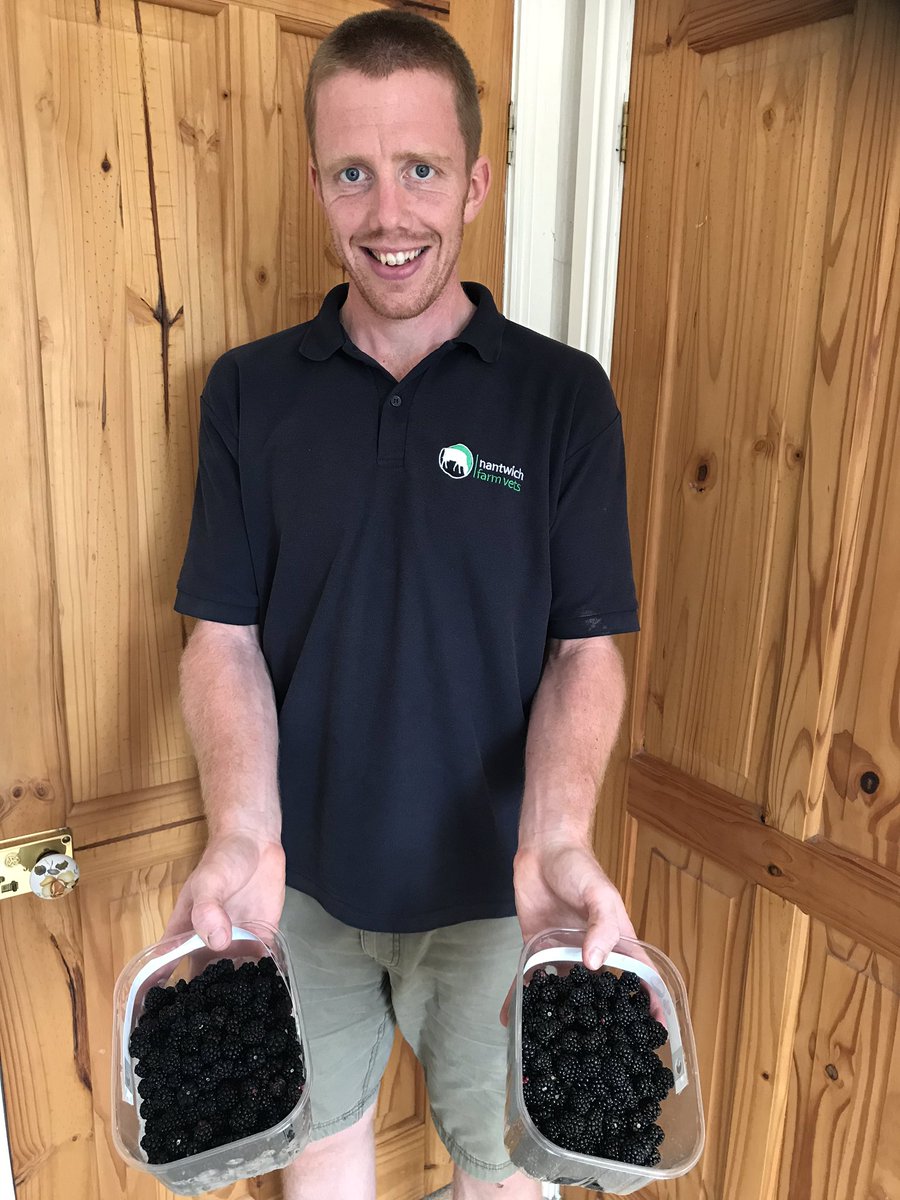 Not only proud to support livestock farming at <a href="/NantwichFarmVet/">Nantwich Farm Vets</a> , I selflessly worked through my lunch break today picking blackberries so <a href="/eightmilegirl/">Amy</a> can make me some lovely jam! #Farm24 #BuyBritish #HomeMade