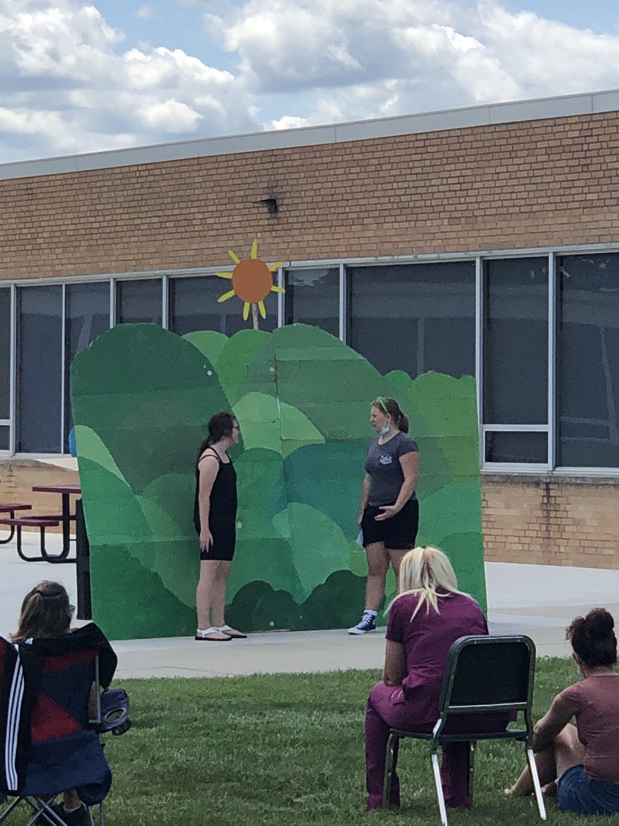 DerrickDiBrano's tweet photo. What a great way to end our M/W Session 2 with adventurous Road Trip presentations, tie dye, lego robot races, and an amazing Drama performance! Great job Pirates! #RCSDEnrichment2020
@RCSDPIRATES @jasongribble @HoyingGlen @MrsVioletHoying @LaginessVince https://t.co/W9CCafxQGV