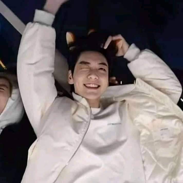 _soobinnie_'s tweet photo. TXT ON                                BTS ON 
RIDES                                    RIDES

@TXT_members @BTS_twt #bts #TOMORROW_X_TOGETHER https://t.co/RTu6JKDOyK