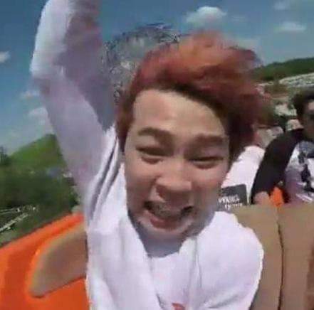 _soobinnie_'s tweet photo. TXT ON                                BTS ON 
RIDES                                    RIDES

@TXT_members @BTS_twt #bts #TOMORROW_X_TOGETHER https://t.co/RTu6JKDOyK