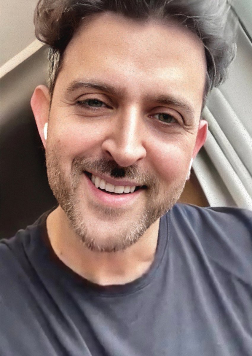 ElaAna77617236's tweet photo. Becouse  is him. Himself .
#HrirhikRoshan #beyou #besmiling https://t.co/wuziFUf4aX