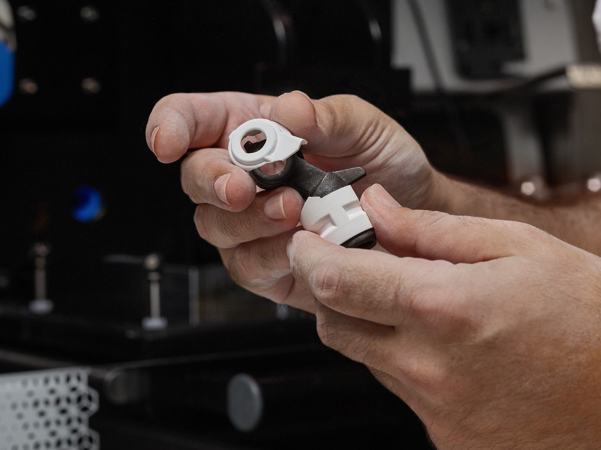 Admatec_Europe's tweet photo. 3DP revolutionizes traditional investment casting, saving production time up to 75% &amp; cost to 50% For Aristo Cast it took IC next level thanks to simplicity &amp; ease of use while enabling printing high accuracy intrinsic geometries and extremely thin walls. https://t.co/QuKZeC2ZMD https://t.co/eYf82dLmns