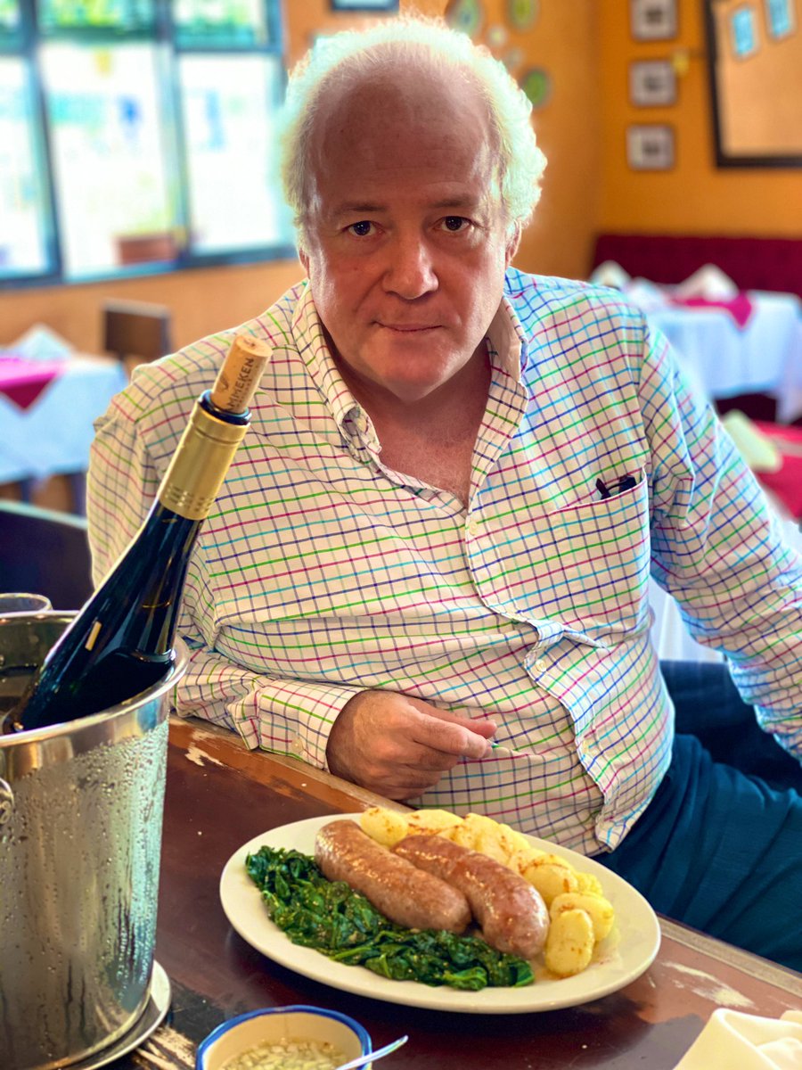 RincondeAlex_Gt's tweet photo. Richard, no sabe si comerlas o solo verlas 🤣 #rincondealex #granproducto #tapas #guatemalacity #volvimos #instafood #platazo #tubar #abrimos #salcuteria #barra #cañitas https://t.co/MJvzOW6KWK